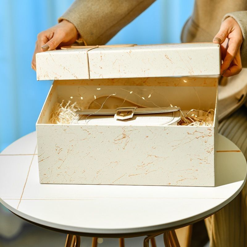 Zweiseitiges Drucken Starrkartonpapier Verpackung Karton für Luxusbekleidung und Schuhe
