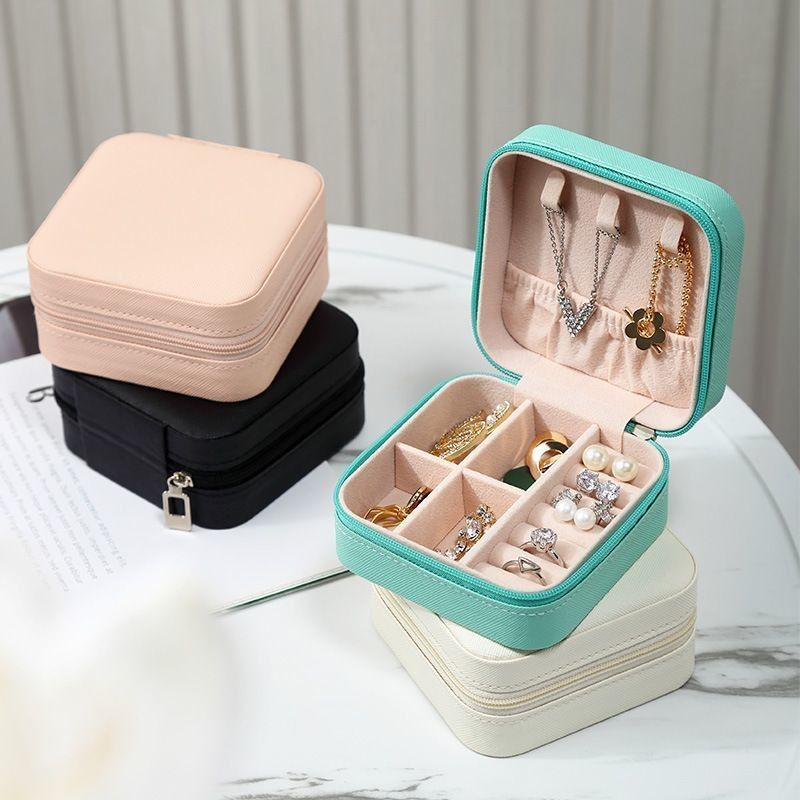 Viereckige Schmuckstücke Geschenkbox Mini Box für Frauen Mädchen Mode Solid Luxus Portable PU Leder PVC Karton