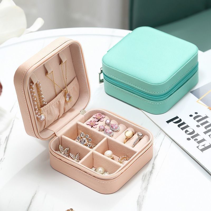 Viereckige Schmuckstücke Geschenkbox Mini Box für Frauen Mädchen Mode Solid Luxus Portable PU Leder PVC Karton