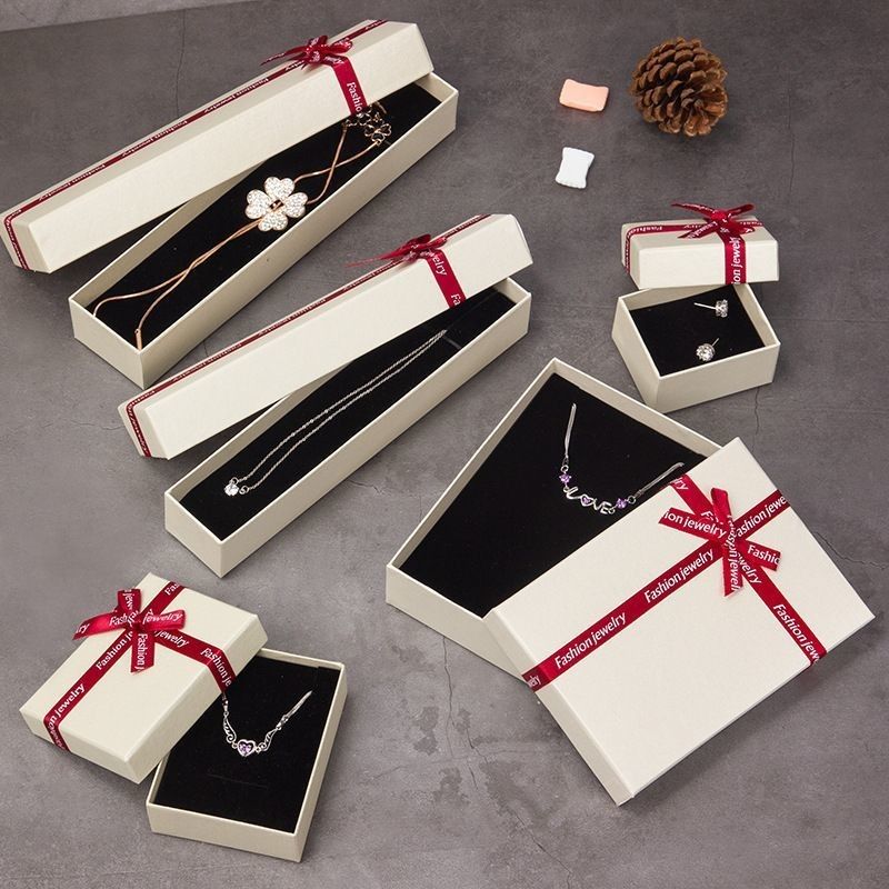 Kartonpapier-Geschenkverpackung Schmuckkarton mit Schaumstoff und 100% recyceltem Papier