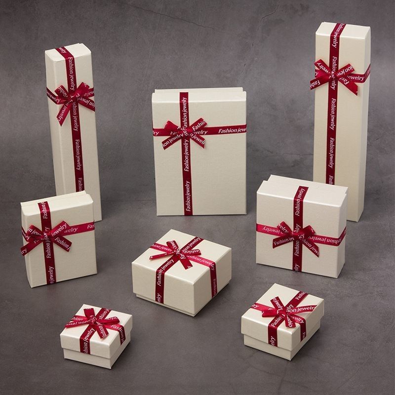 Kartonpapier-Geschenkverpackung Schmuckkarton mit Schaumstoff und 100% recyceltem Papier