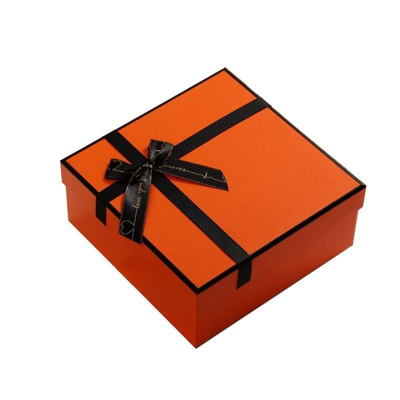Gepackte Kartons für Hüte Spielzeug Boxhandschuhe Haushaltswaren Kosmetik T-Shirt Parfum Blumen