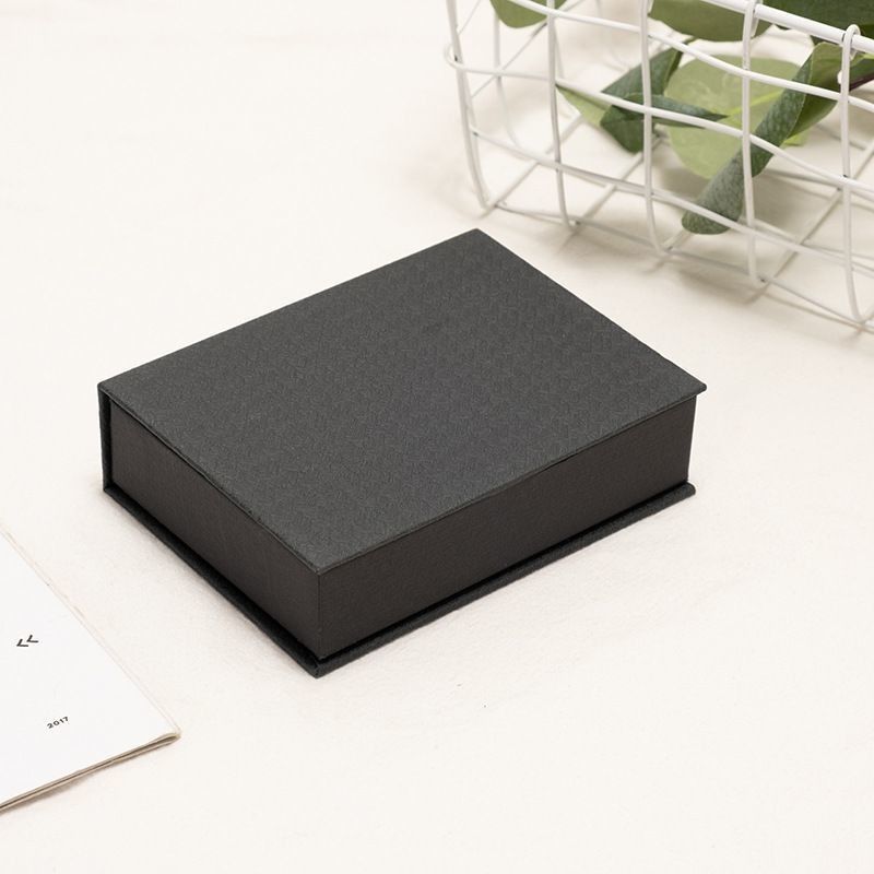 Massivfarbige Magnetverpackungskiste Mattelaminierte Klappbare Steifkarton Geschenkbox